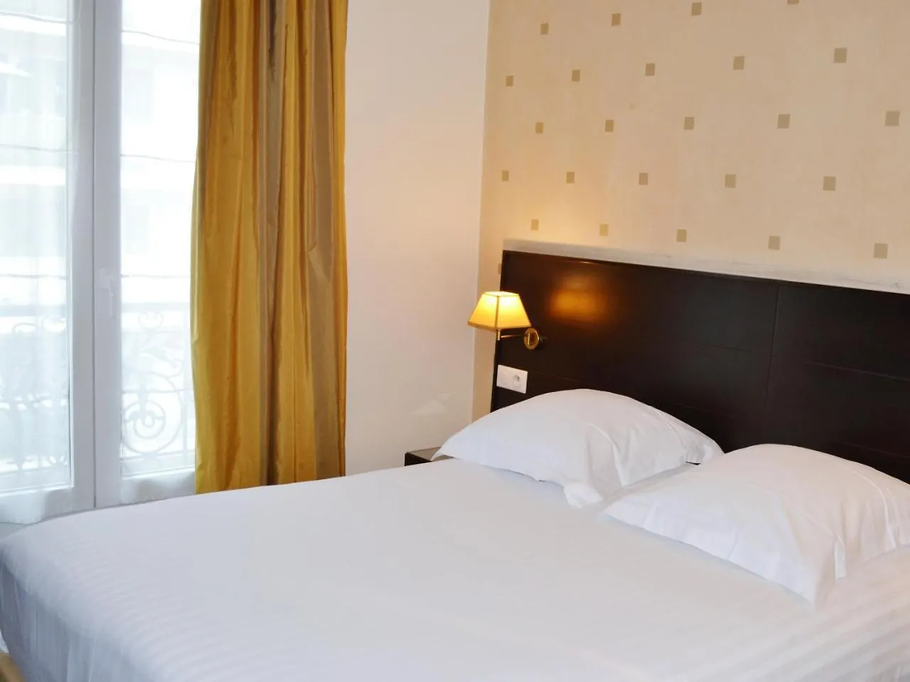 De L'exposition - Tour Eiffel Otel 3*